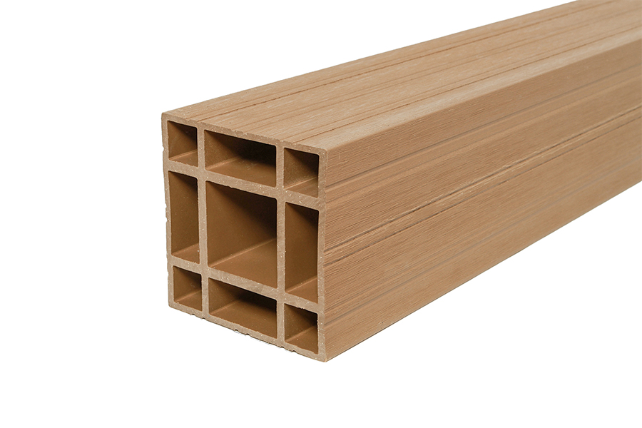 Savadeck WPC stup Teak – kosi prikaz profila stupa