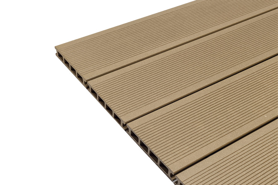Savadeck Classic Decking Teak – vedere înclinată a mai multor scânduri