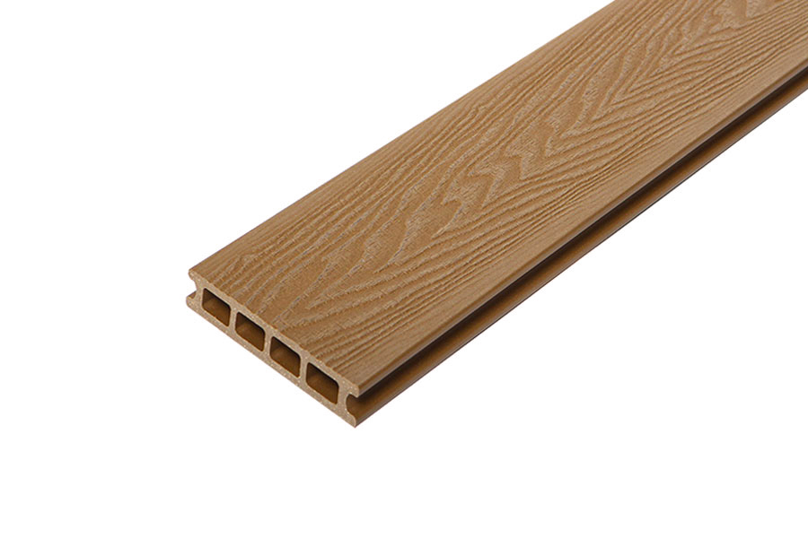 Savadeck Natur 5 Teak WPC deska – poševni prikaz celotne deske
